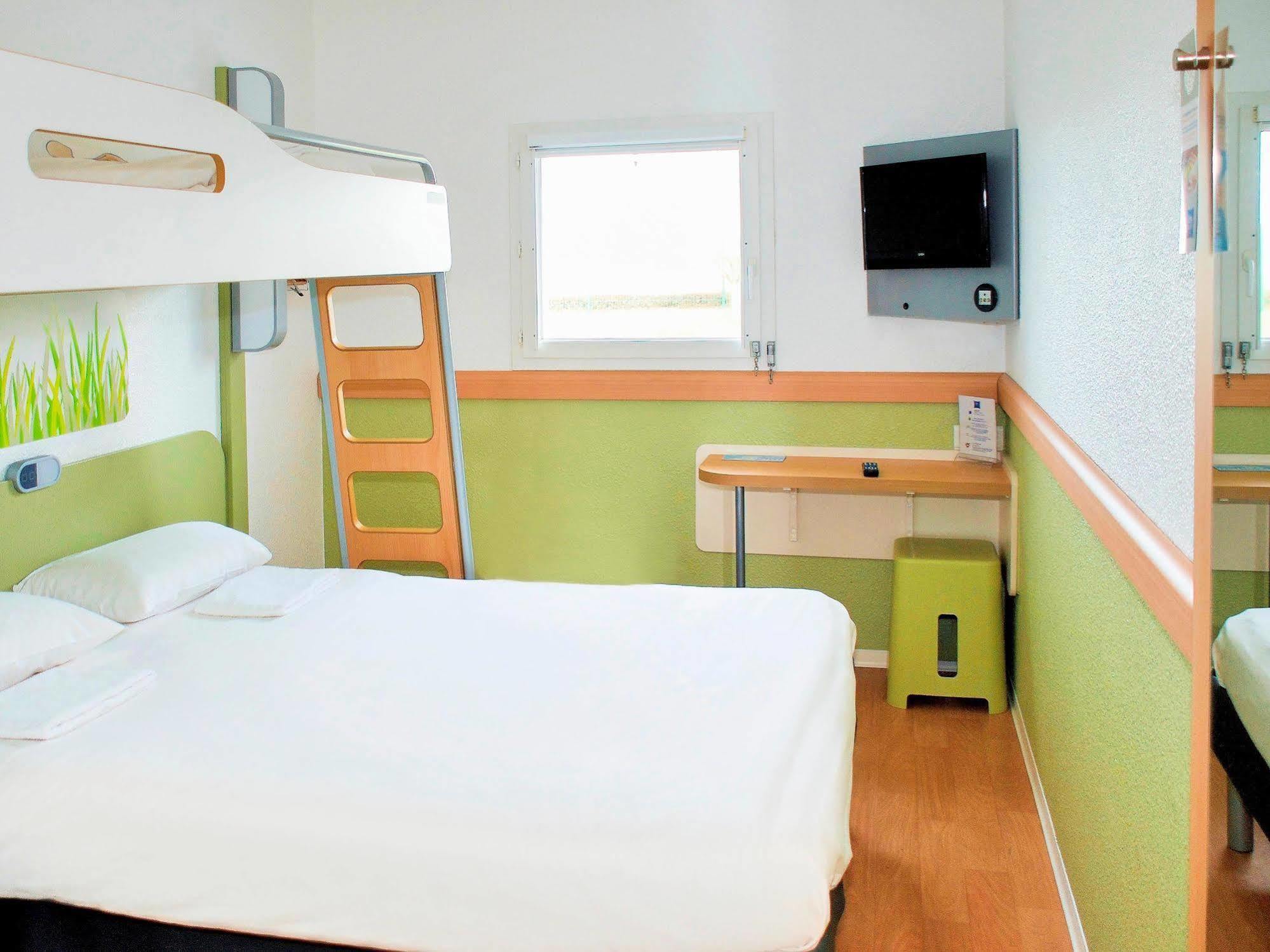 Ibis Budget Flers Grands Champs Extérieur photo